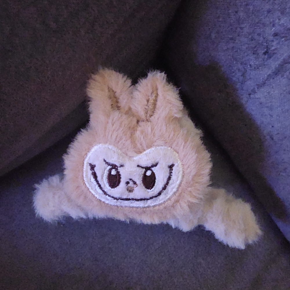 NWOT LABUBU INSPIRED FUZZY HAIR CLAW Brown